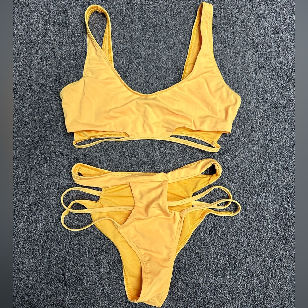 Icon Swim cut out bikini, size XS